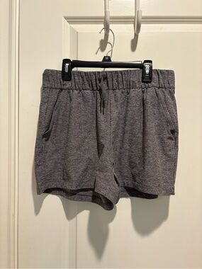 CRZ YOGA EUC Women's Heather Gray Athletic Pull-On Shorts medium